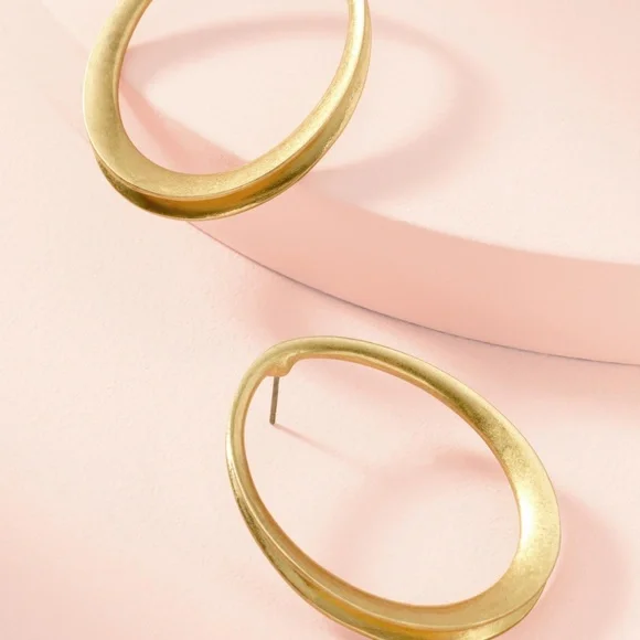 Stella & Dot | Modern Forward Facing Gold Georgia Hoops - Picture 5 of 10